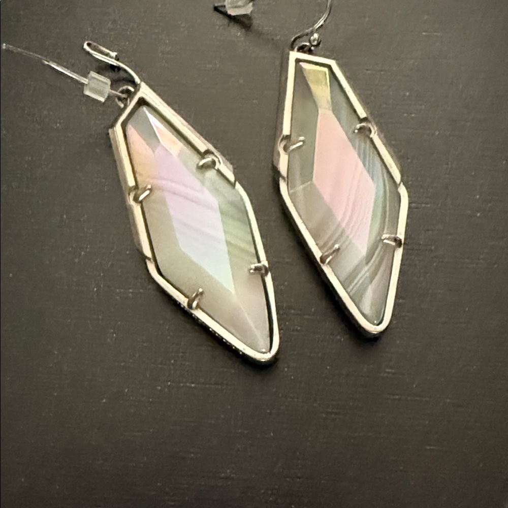 Kendra Scott Bexley Earring in banded agate iridescent white stone in silver